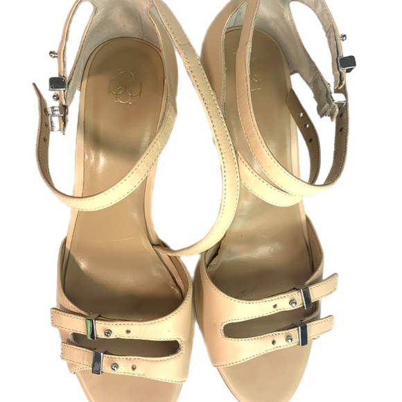 Ann Taylor tan Strappy Heels Sandals size: 7.5 - Picture 5 of 7